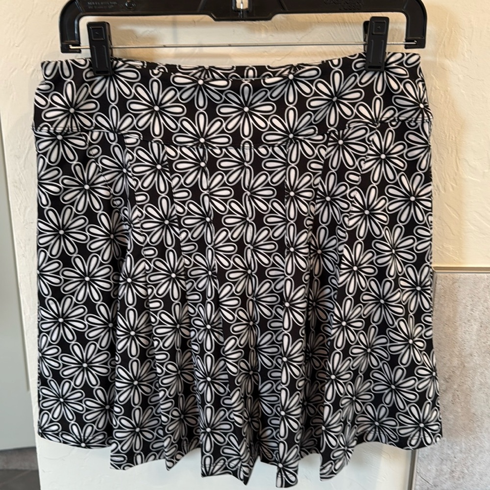Kenny Flowers Black and White Skort Size XL